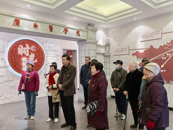 铭记历史  砥砺前行——百家乐投注
离退休党支部开展“传承优秀传统，弘扬优秀文化” 主题党日活动 第 1 张