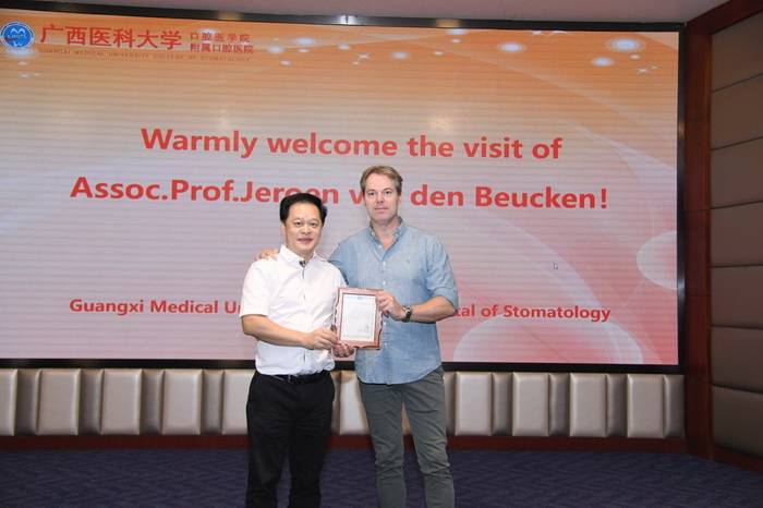 1113百家乐投注
廖红兵院长为Jeroen van den Beucken教授颁发感谢状_调整大小.jpg