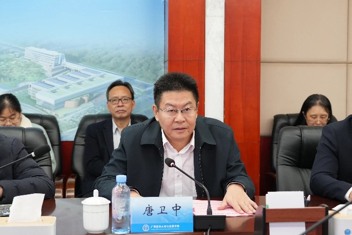 广西医科大学副校长唐卫中发表致辞.jpg