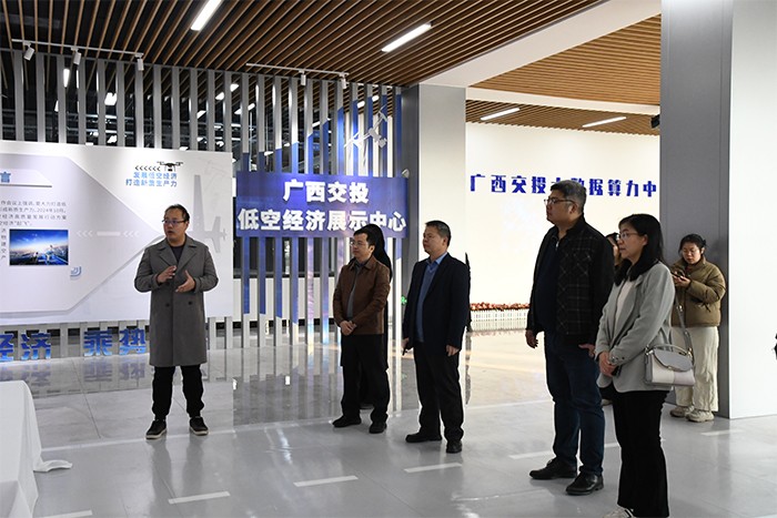 参观广西交投大数据算力中心（医院后台）.jpg